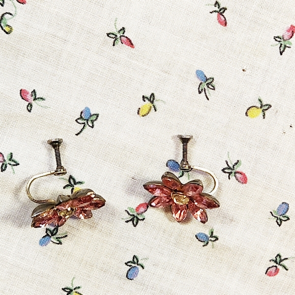 🌸Vintage 1980s Rhinestone Clip-On Flower Earrings 🌷 - Picture 2 of 4